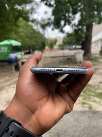 A picture of Iphone XR