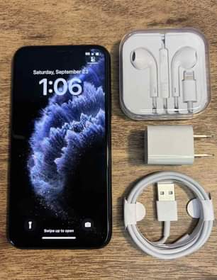 A picture of Iphone 11 pro max 64 used open box
