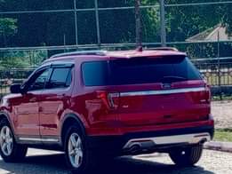 A picture of 2017 unregistered ford explorer in super pristine condition Price 14m