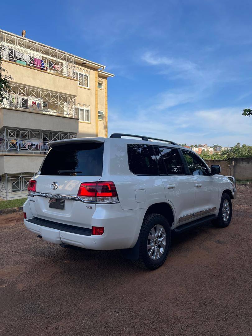 A picture of Toyota Land Cruiser 2021 UGX 330 000 000