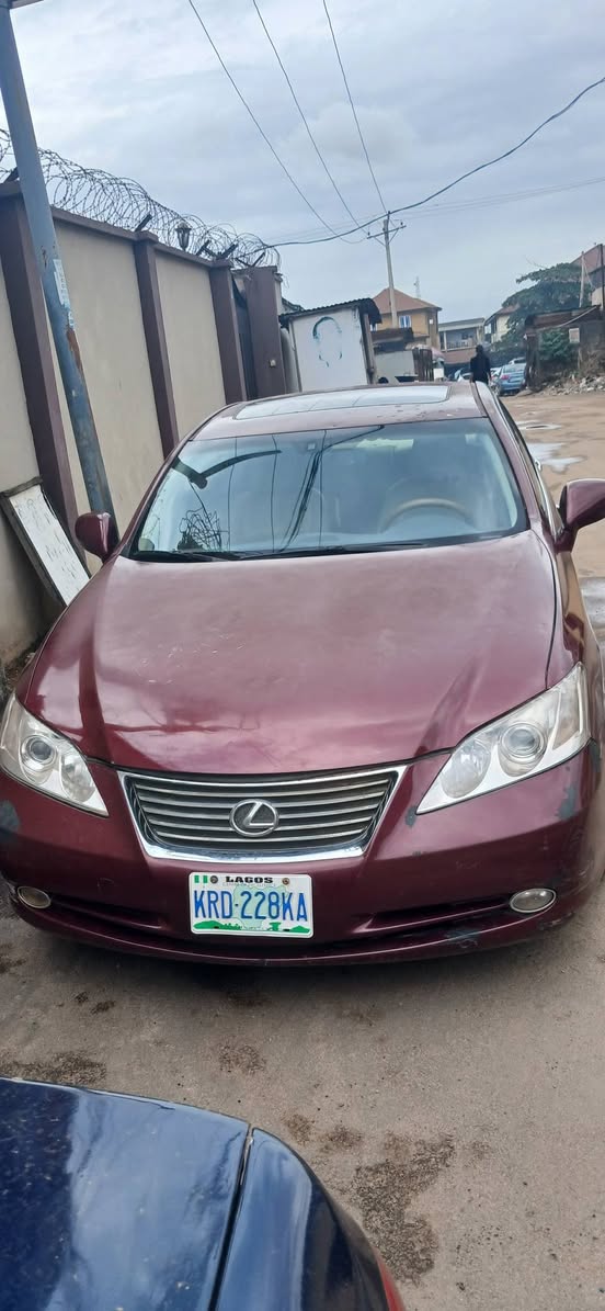 A picture of Well maintained Registered lexus es350 2008 model buy nd drive