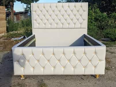 A picture of bedsofa mpya kabisa zimetengenezwa kwa ubora wa hali ya juu