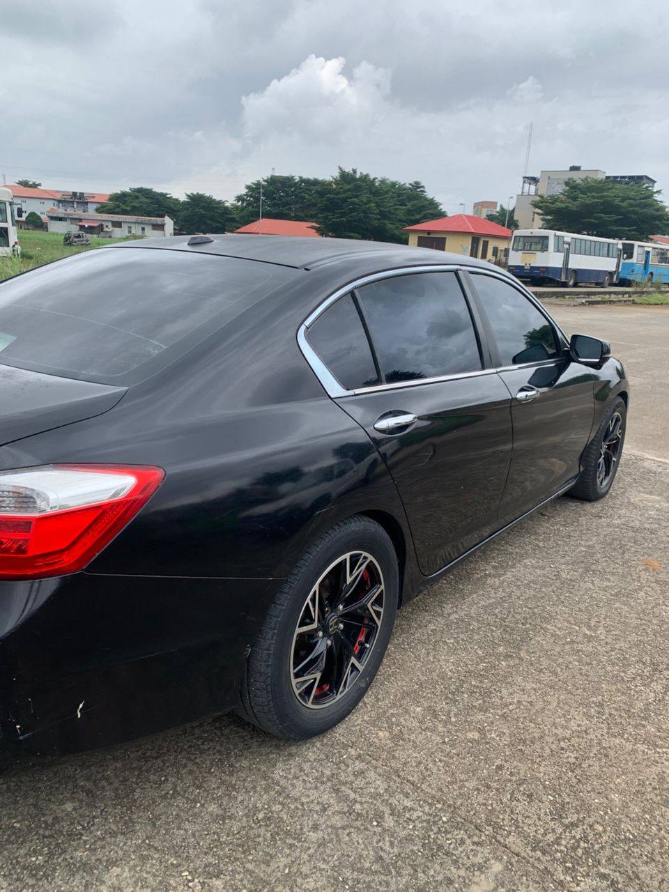 A picture of 2013 Honda Accord with very sound engine and gear 9.8m