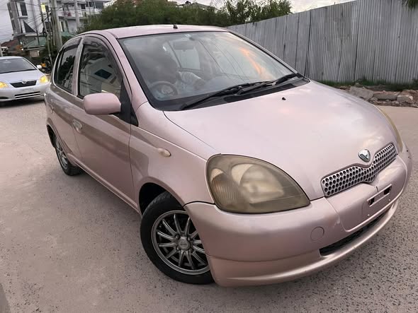 A picture of 2001 Toyota Vitz