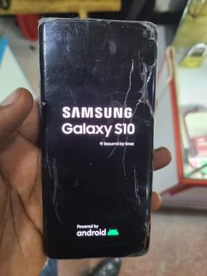 A picture of SAMSUNG S10 AT 170000