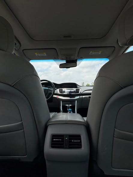 A picture of Foreign used 2013 Honda accord EXL with clear documents Buy