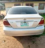 A picture of Toyota Camry 06 Gear engine interior Android screen and reverse