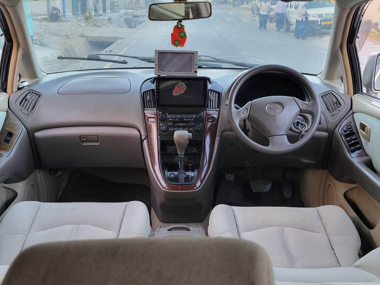A picture of TOYOTA HARRIER OLD FOR SALE DCB PRICE MIL 14 5