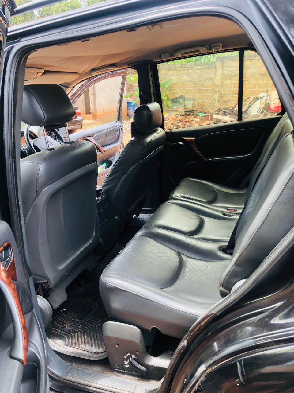 A picture of ML 320 for sell buy and drive quick deal 8m