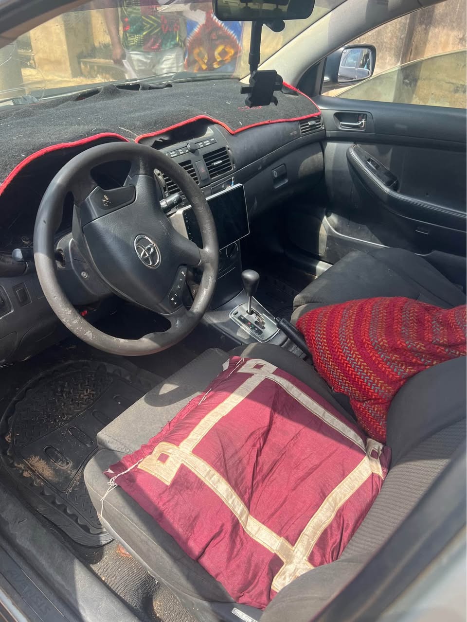 A picture of TOYOTA AVENSIS 2005