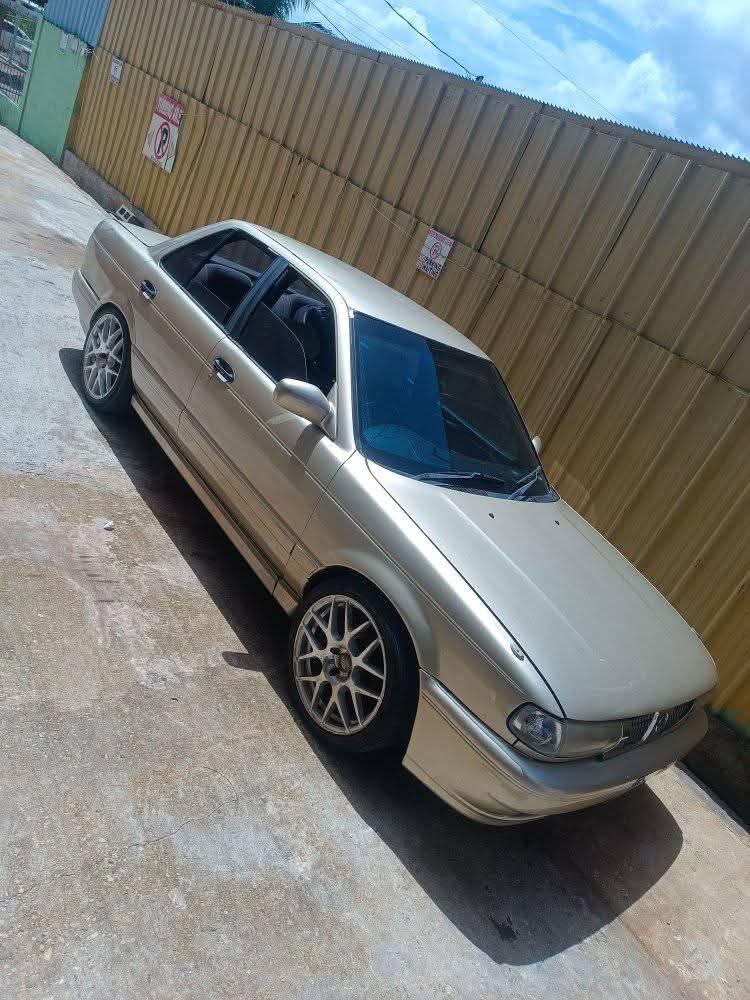 nissan b13