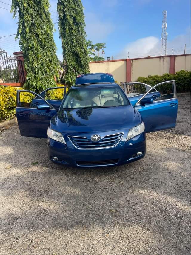 A picture of Toyota Camry 2009 XLE 4 plug