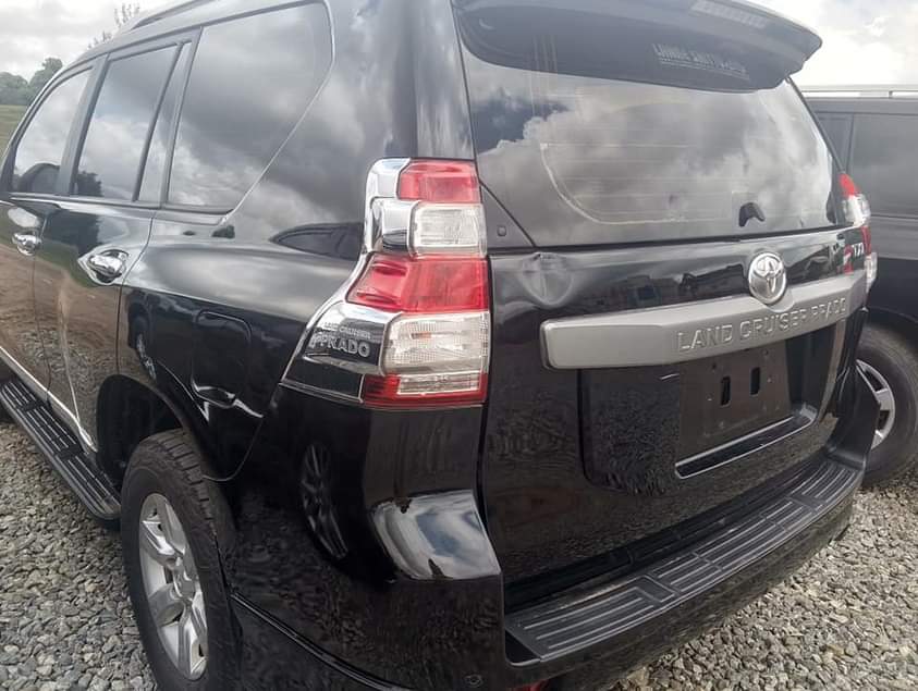 A picture of 2015 Toyota Prado