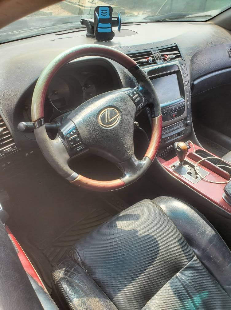 A picture of Lexus GS 300. 08050350182