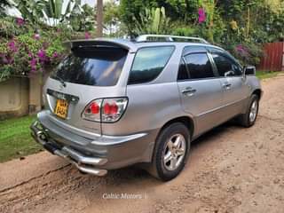 A picture of 2000 TOYOTA HARRIER 2 2cc