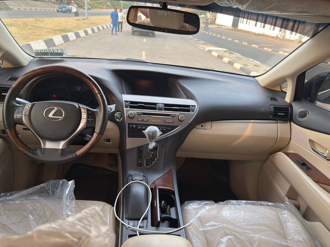 A picture of LEXUS RX350