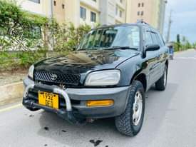A picture of Rav4 old model