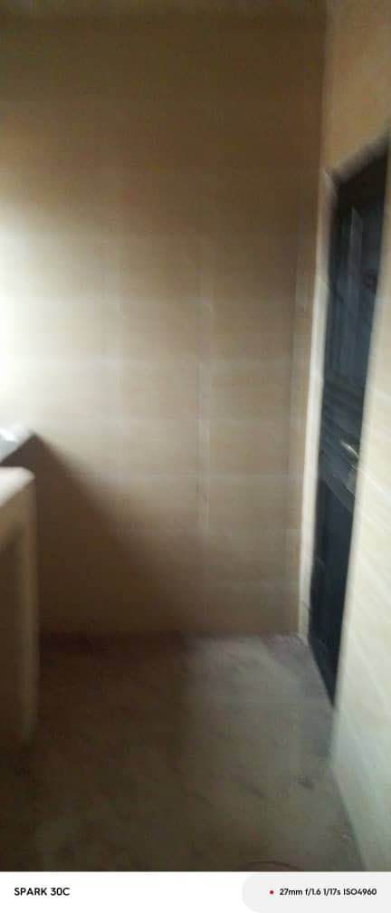 A picture of A room and parlor selfcorn Location tollgate behind road safety