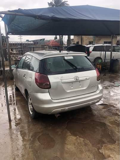 A picture of URGENT SALES FIRST GRADE BODY Toyota Matrix 2004 direct Going