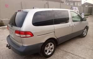 A picture of DANNY YUNG Smarts Autos Neat Toyota Sienna 02 Very Sound