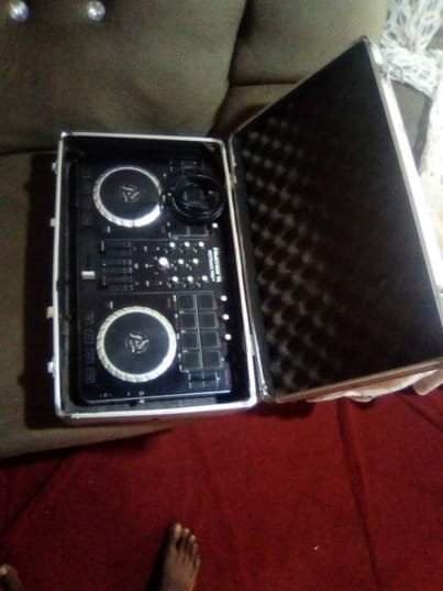 A picture of Numark pro 2