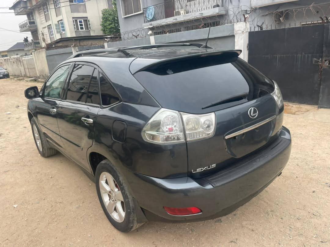 A picture of 2005 Lexus rx 330