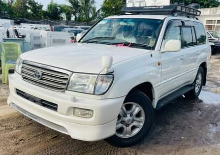 A picture of LAND CRUISER VX V8