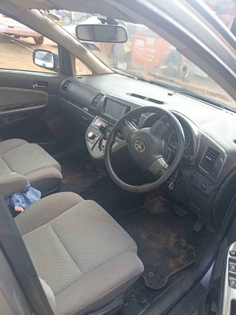 A picture of Toyota wish