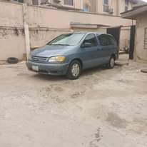 A picture of Toyota sienna 02 model first body buy and drive 08030481307