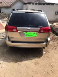 A picture of Toyota Sienna everything working perfectly including Ac super chilling 3