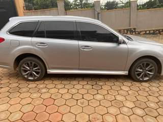 A picture of 2013 Subaru Legacy Silver