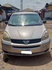 A picture of KB AUTOs for sale 2005 model Toyota Sienna with a