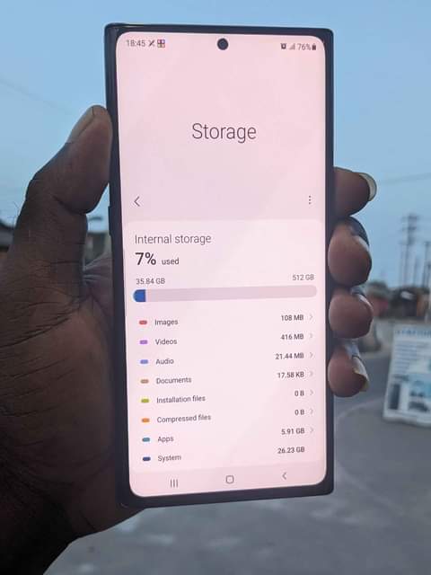 A picture of Samsung note 10 plus 512gb