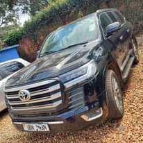 A picture of Land Cruiser V8 135m