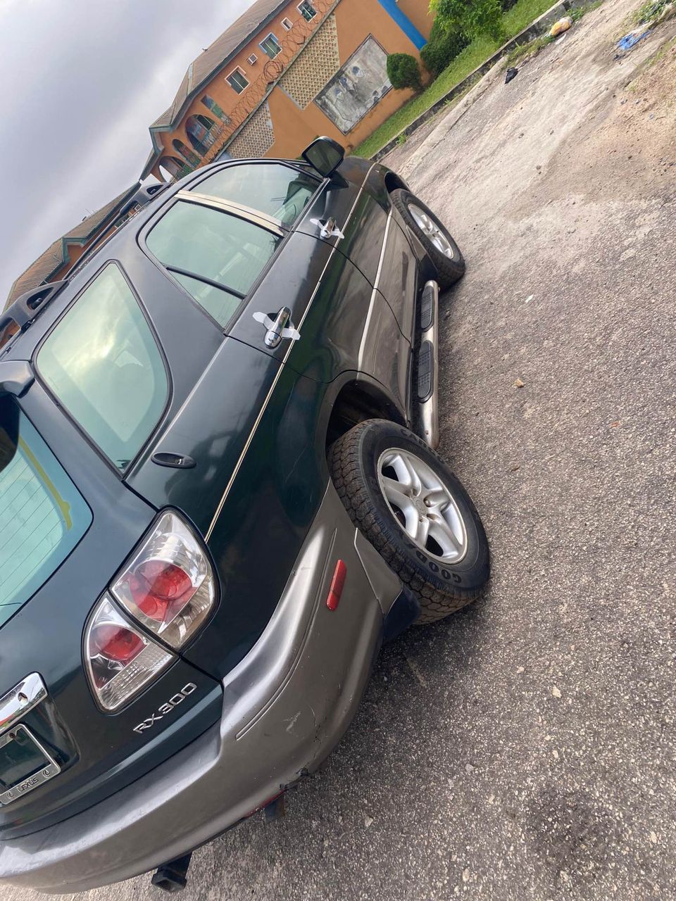A picture of Lexus RX 300 03