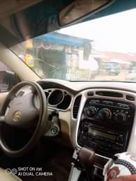 A picture of 2006 Toyota Highlander 3 Rows In very perfect condition Nothing