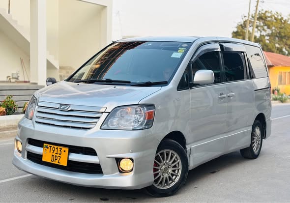 A picture of TOYOTA NOAH NEW SHAPE