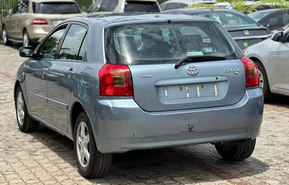 A picture of TOYOTA COROLLA 2005 OBAMA