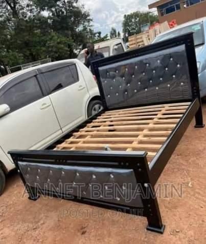 A picture of 5by6 leather beds