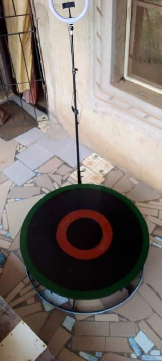 A picture of 360 degree spinning camera boot