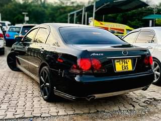 A picture of TOYOTA CROWN 