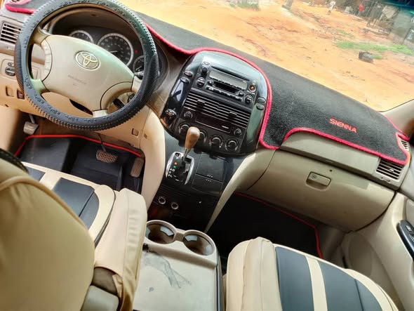A picture of Fastest finger For this 2004 Toyota sienna dropped down too