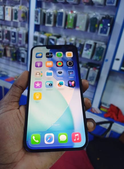 A picture of Iphone 13pro max 256gb