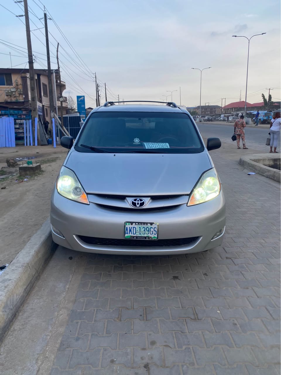 A picture of 08 TOYOTA SIENNA