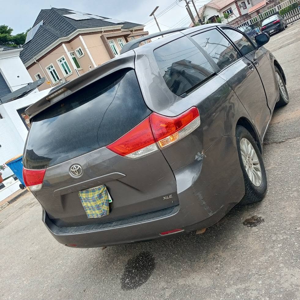 A picture of Toyota Sienna