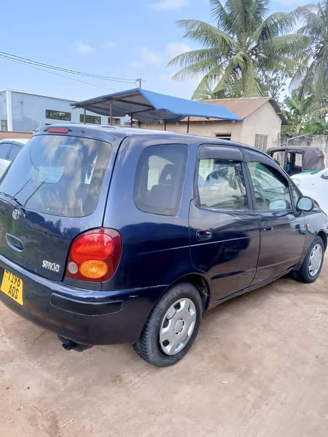 A picture of Toyota spacial