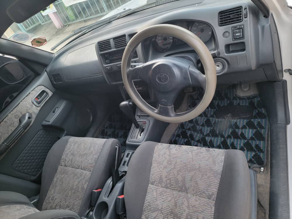 A picture of Rav4 inauzwa mil 15.5