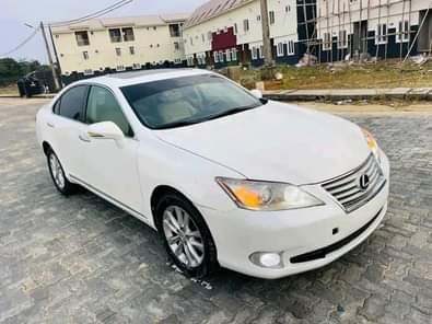 A picture of This is extremely clean lexus es350 2012 model pure first