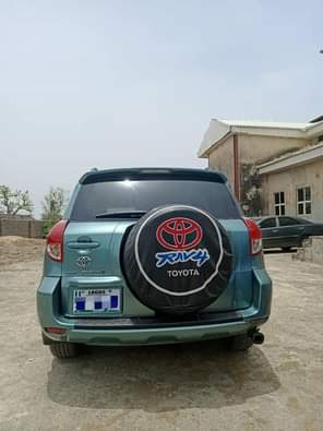 A picture of Extremely CLEAN toks standard Toyota Rav4 08 with everything intact