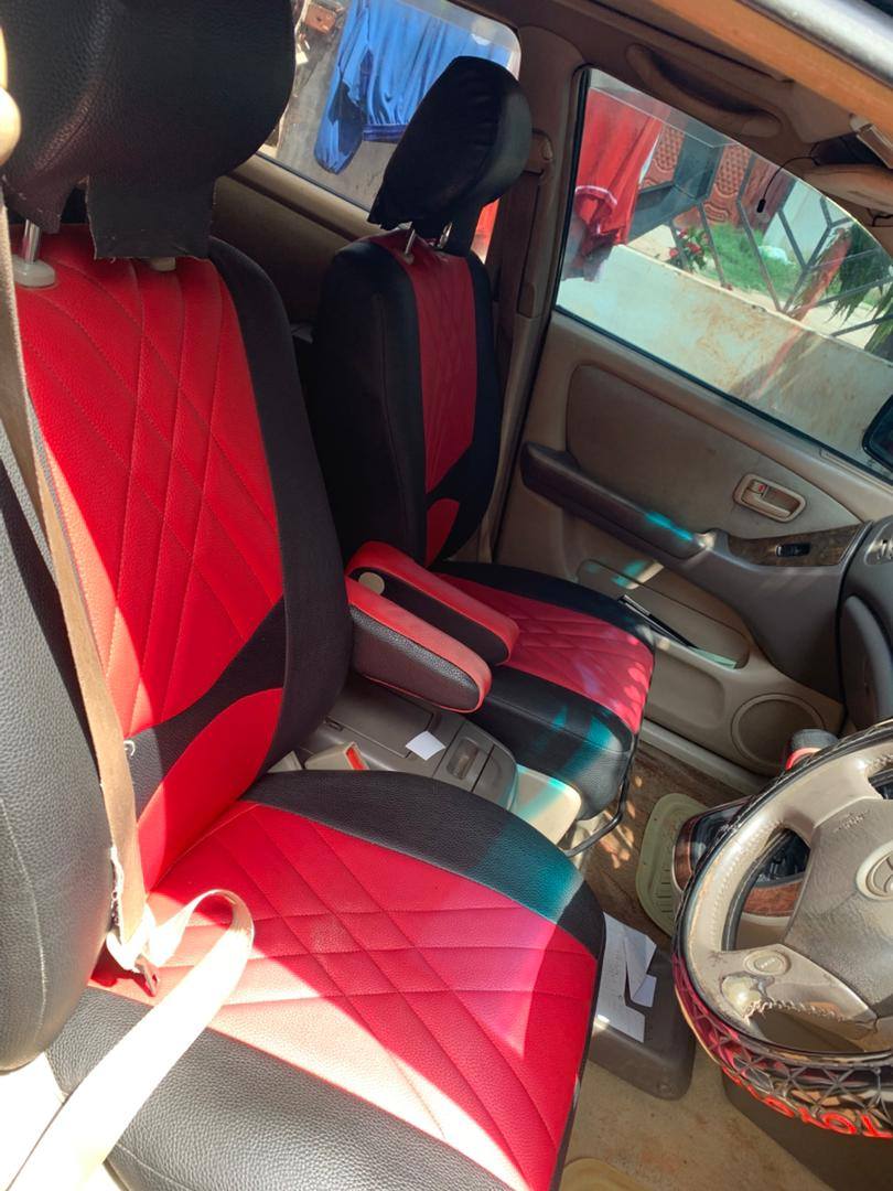 A picture of TOYOTA HARRIER OLD MODEL